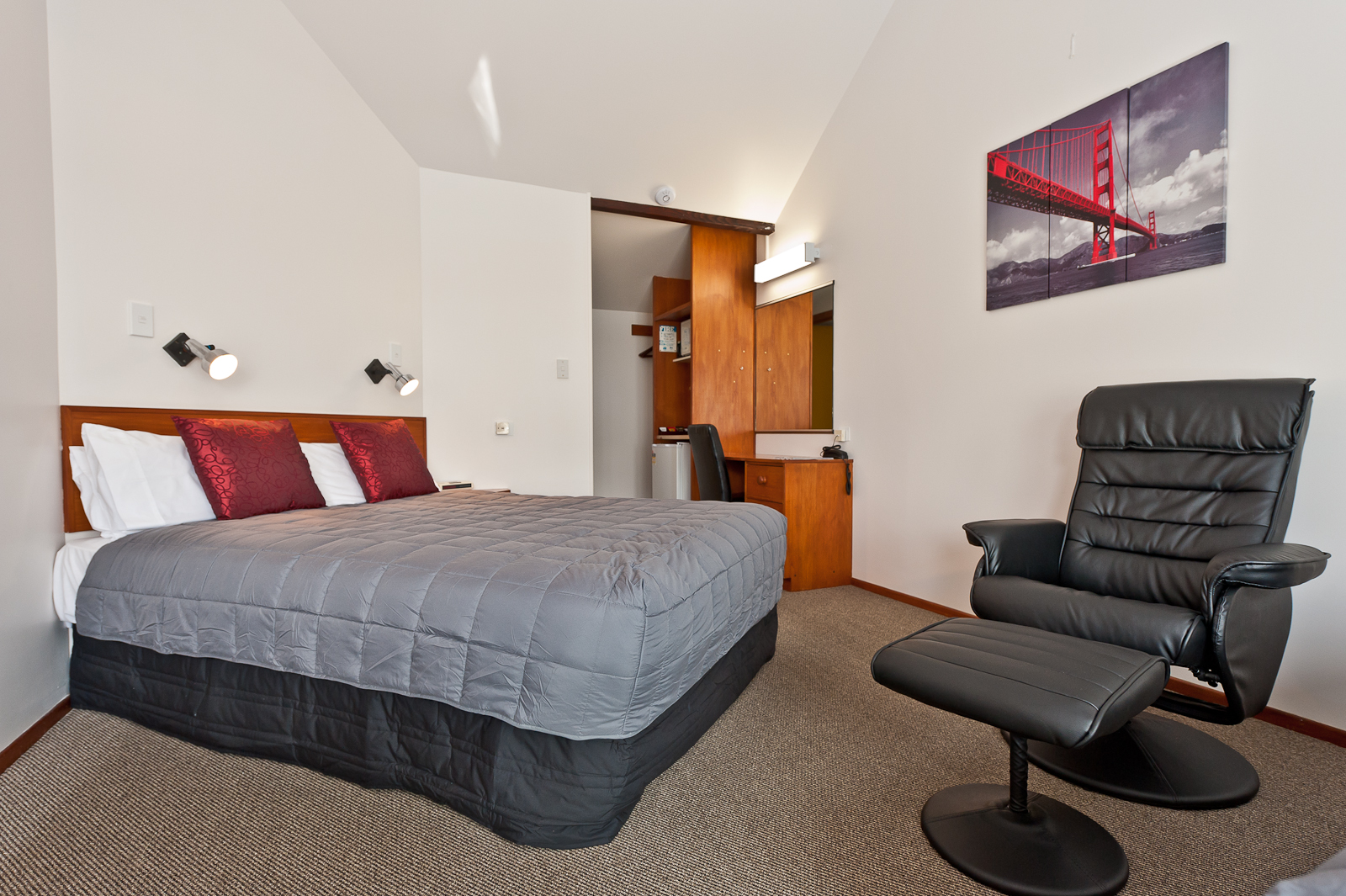 Studio Apartment Queen Bed accommodation | amenities | location | wanganui | contact | Studio Apartment Queen Bed accommodation | amenities | location | wanganui | contact |