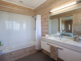 Matakana Bathroom